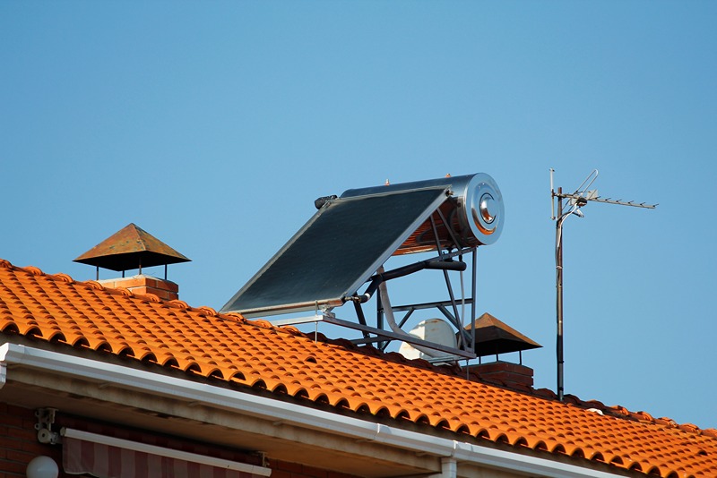 Photovoltaic_solar_panels_made_from_galvanised_steel_and_galvalume_on_the_roof._Modern_house_and_solar_energy._Sun_rays_and_greenery._The_concept_of_a_sustainable_environment,_construction.