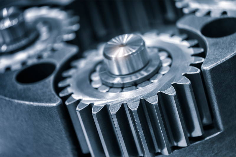 Close_up_steel_gears_in_transmission_system