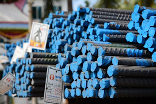 stack_of_tmt_bars_with_blue_ends_and_quality_labels_displayed