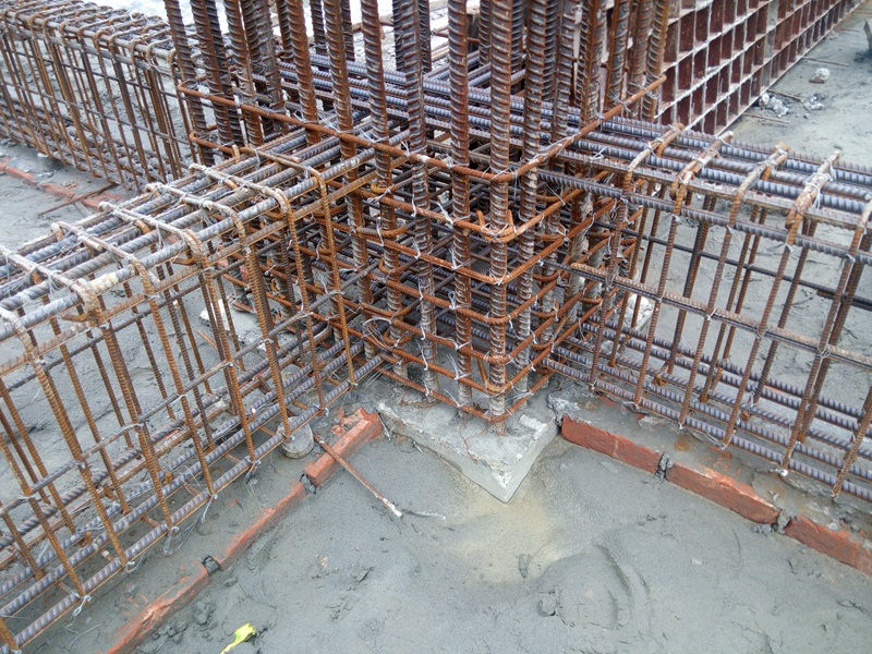 Steel_reinforce_concrete_at_construction_site_Infrastructure_concrete_column