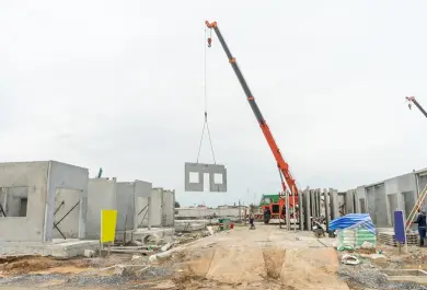 Building_structure_made_with_prefabrication_system_with_steel_roof_frame