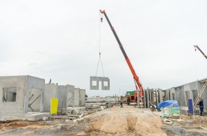 Building_structure_made_with_prefabrication_system_with_steel_roof_frame