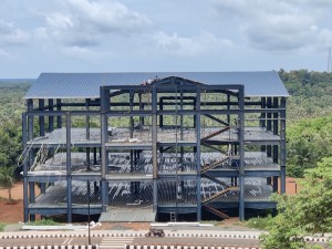 Structure_building_of_steel_structure_roof_truss_frame_installation_by_mobile_crane_under_the_construction_building_in_the_factory_with_blue_sky