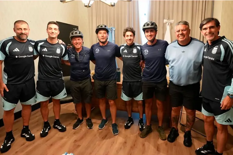 Scaloni recibió a los ciclistas entrerrianos