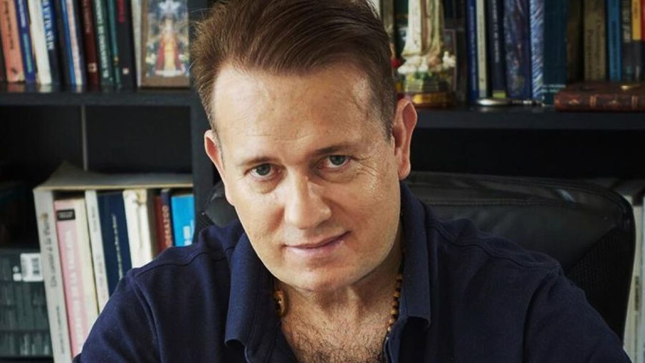 El biógrafo de Milei dijo que Adorni está “políticamente muerto” y agitó la interna oficialista