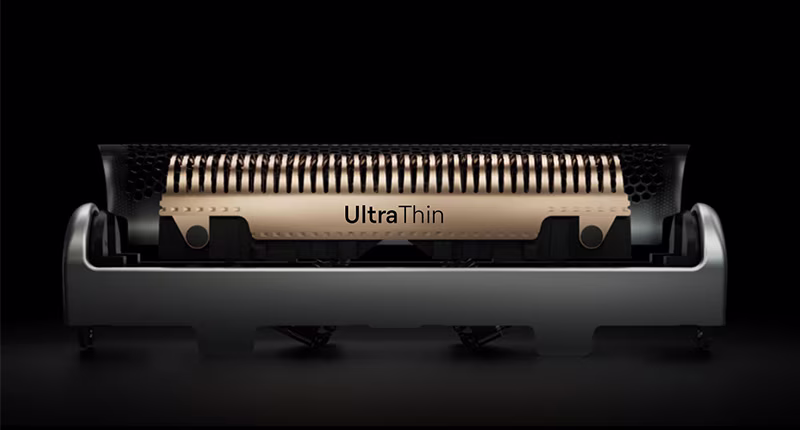 Detailní záběr na planžetu Braun Series 9 PRO+ UltraThin, zvýrazněný textem v obrázku. Navrženo pro důkladnější a hladší oholení s maximálním komfortem pro pokožku.