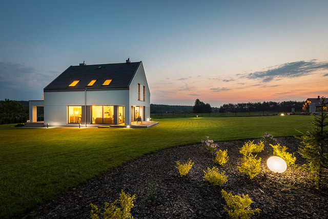 house-roof-garden-lighting