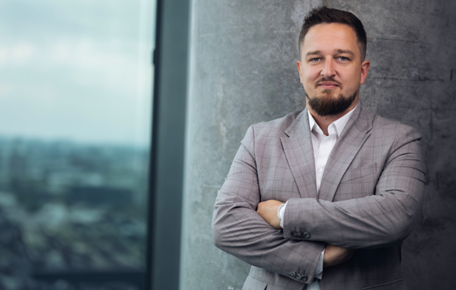 How to develop and manage transport cooperation with the automotive sector | Interview with Bartosz Kujawa | Omida VLS