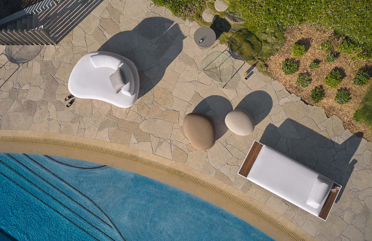 Outdoor furniture care: mould, mildew and rust - Featured Image