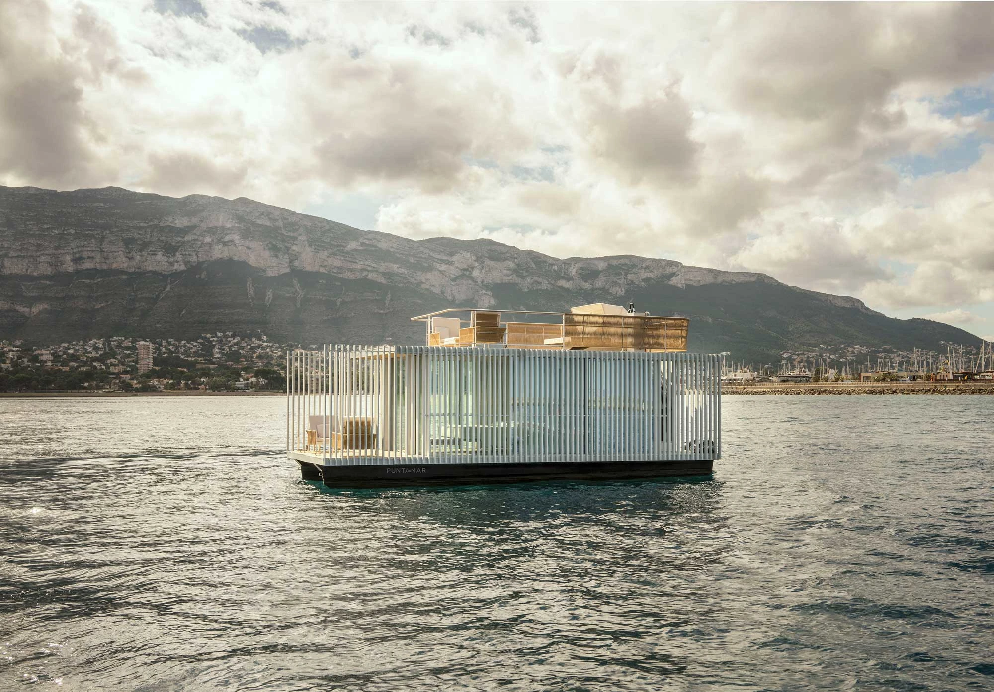 Alojamiento Flotante. Punta de Mar. Alicante