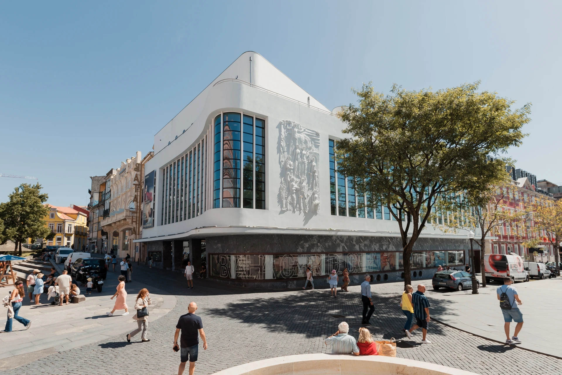A restored cultural symbol in the heart of the city