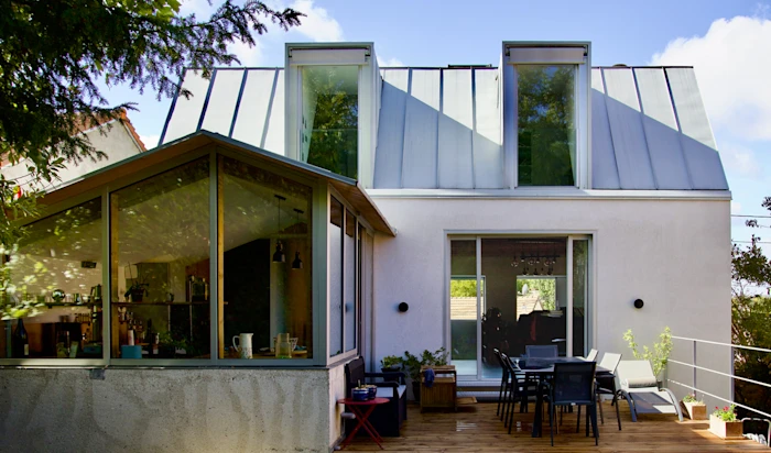 Rénovation et lumière : Maison Z allie confort et design épuré