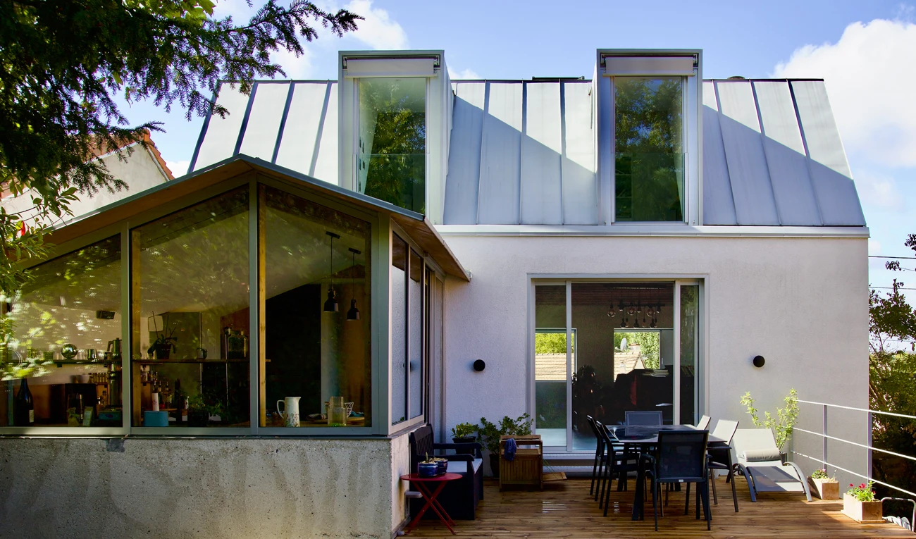 Rénovation et lumière : Maison Z allie confort et design épuré