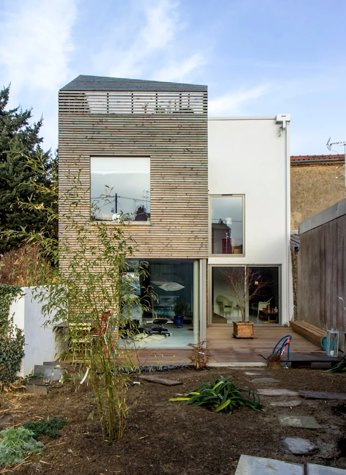 Architecture minimaliste à Nantes : l’élégance d’un origami blanc