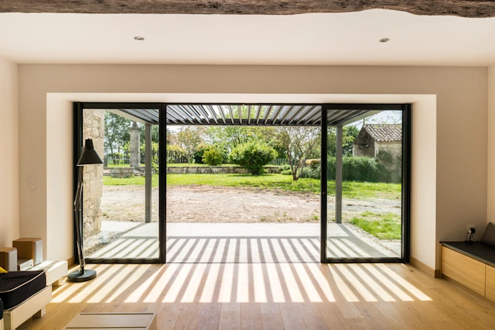 Rénovation d’une maison gersoise : une réhabilitation guidée par la lumière