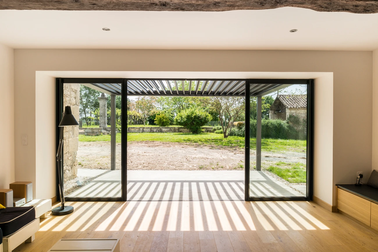 Rénovation d’une maison gersoise : une réhabilitation guidée par la lumière