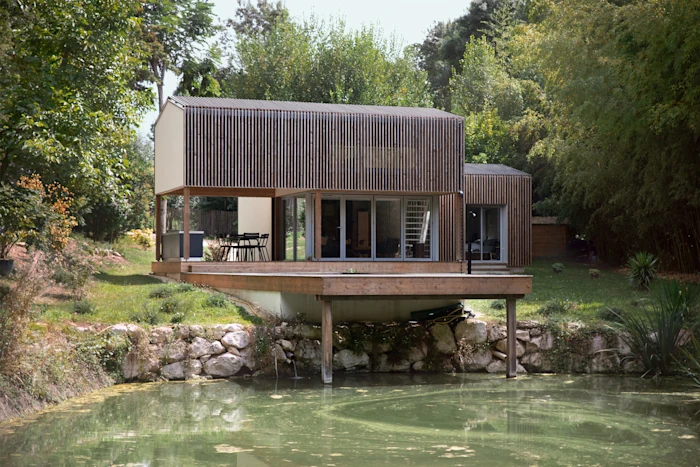Une rénovation contemporaine dans un écrin de nature