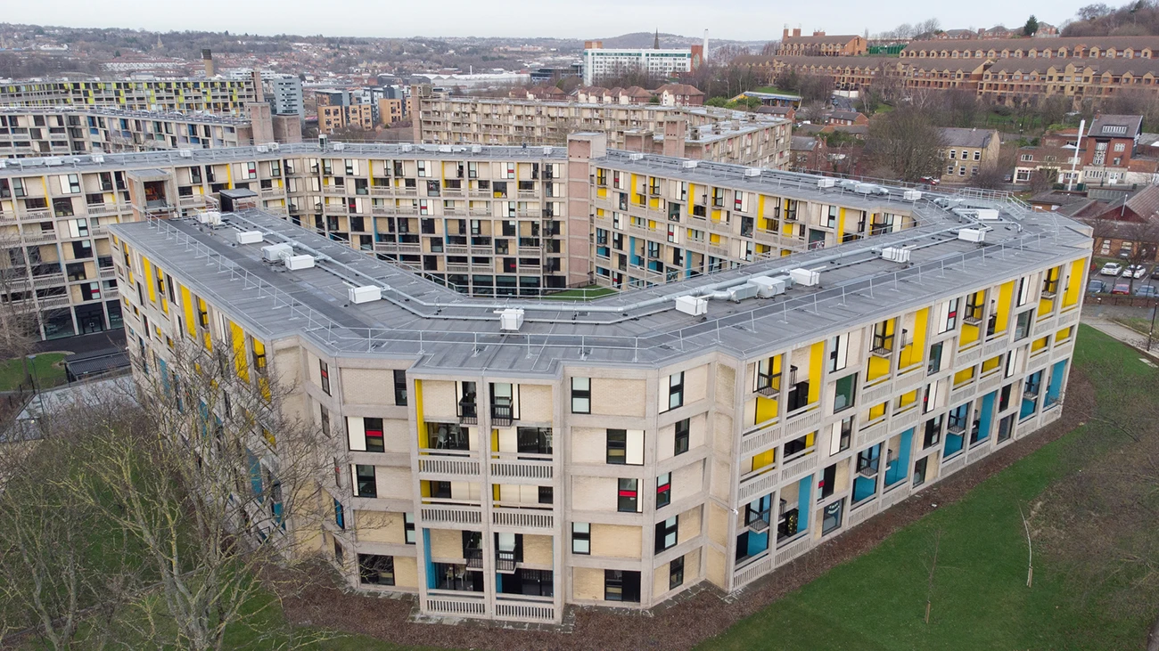 Béton House, Sheffield : restaurer le brutaliste pour une vie étudiante réinventée