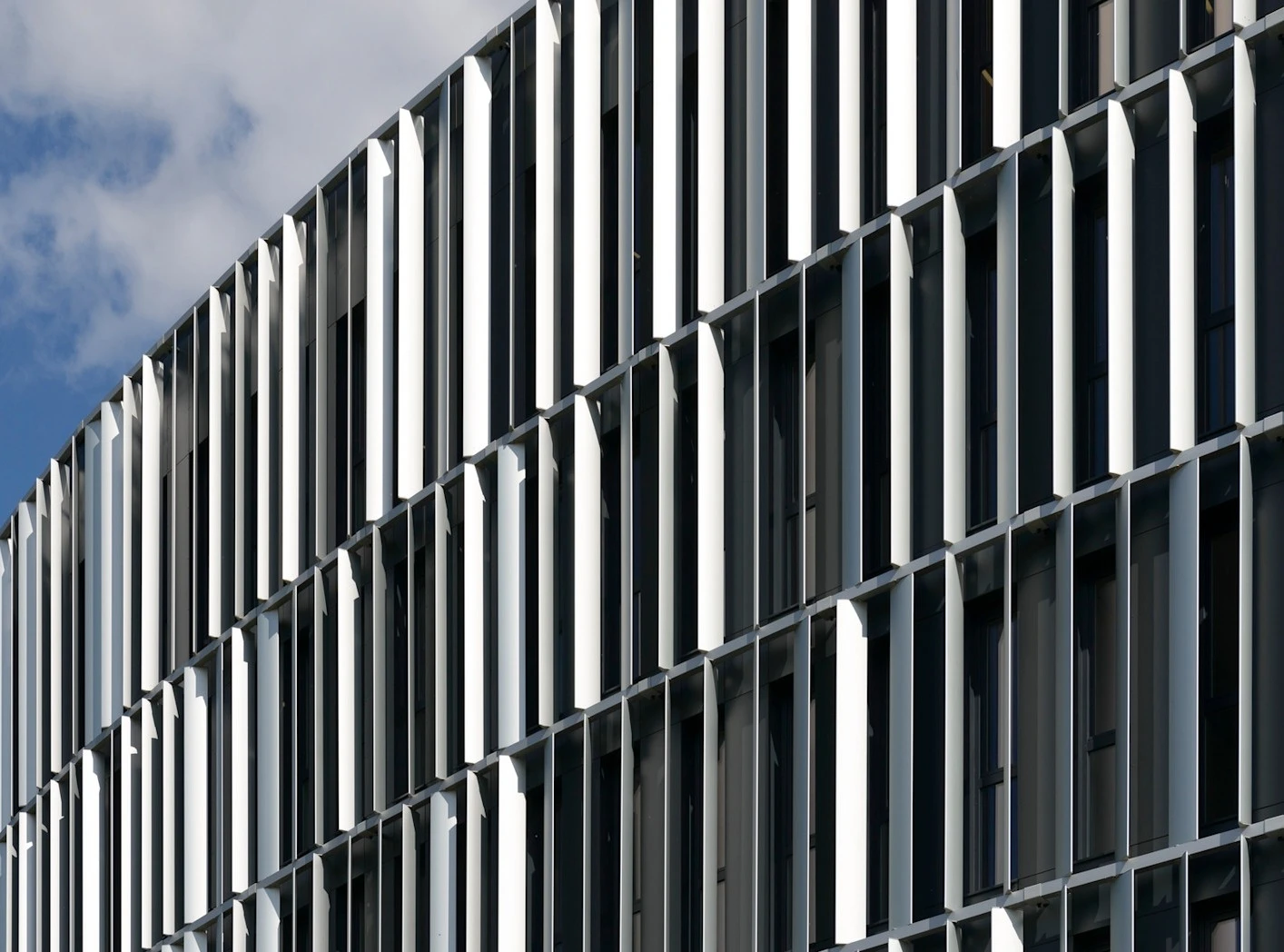 PH_PRE_Suneal-BriseSoleil-HotelDesServices_EN-EN