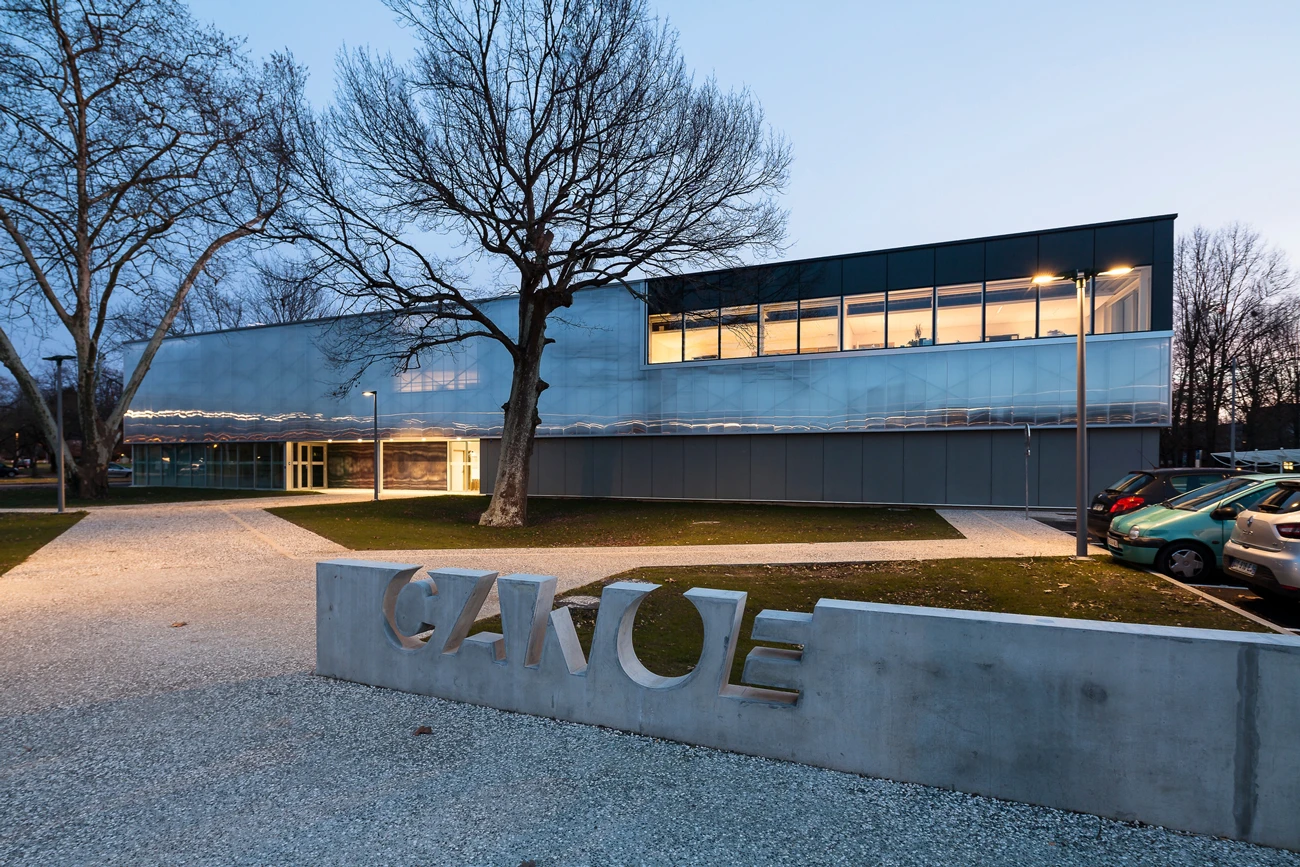 Bâtiment CANOE à Pau: une architecture au service de l'innovation scientifique