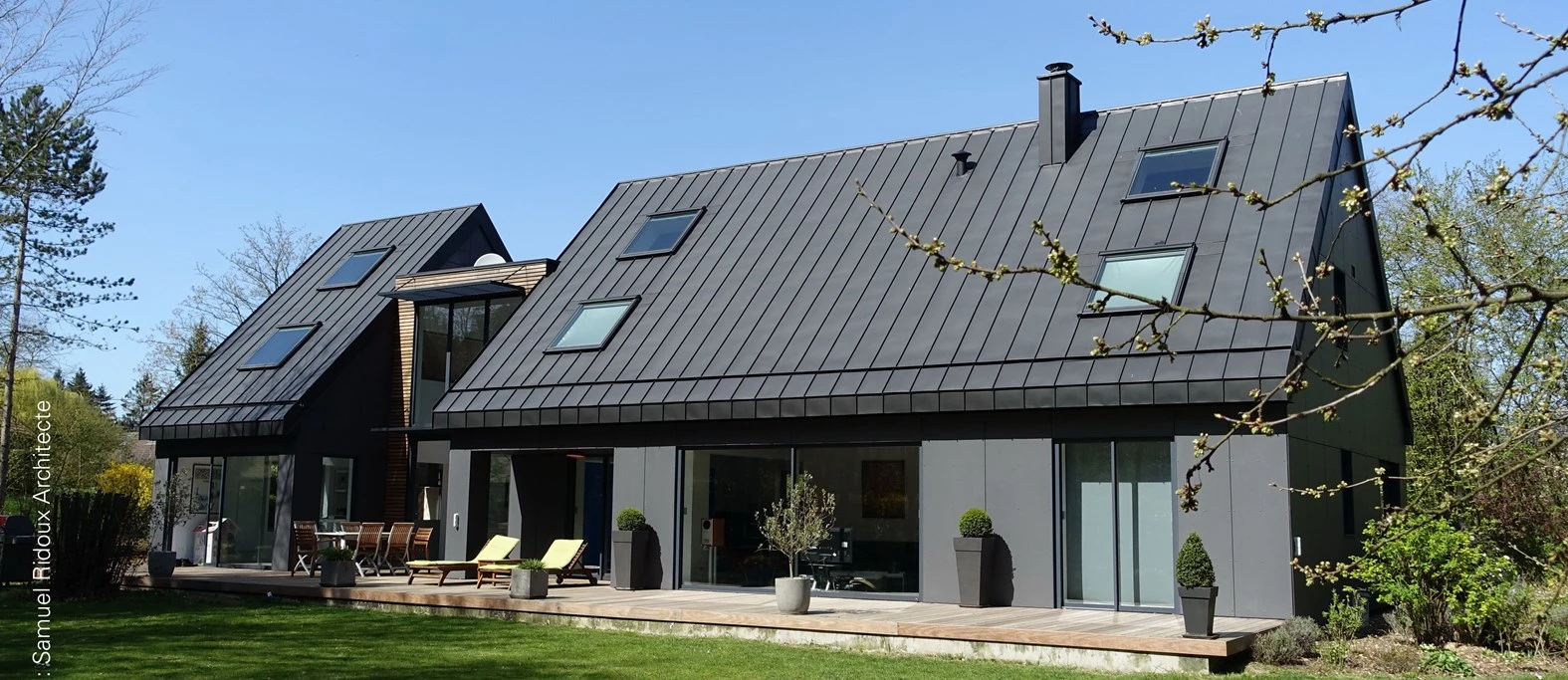 Lumière et volumes : une maison réinventée à Saint-Nazaire