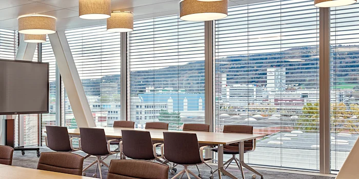 Closed cavity façade