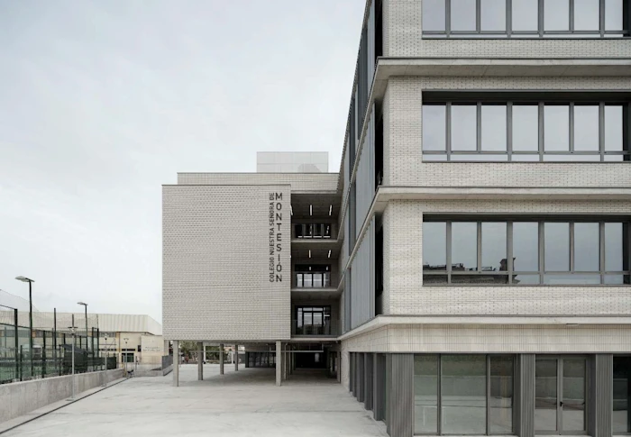 Modernidad y sostenibilidad en el nuevo Colegio Montesión de Son Moix, de GRAS Reynés Arquitectos, con sistemas TECHNAL