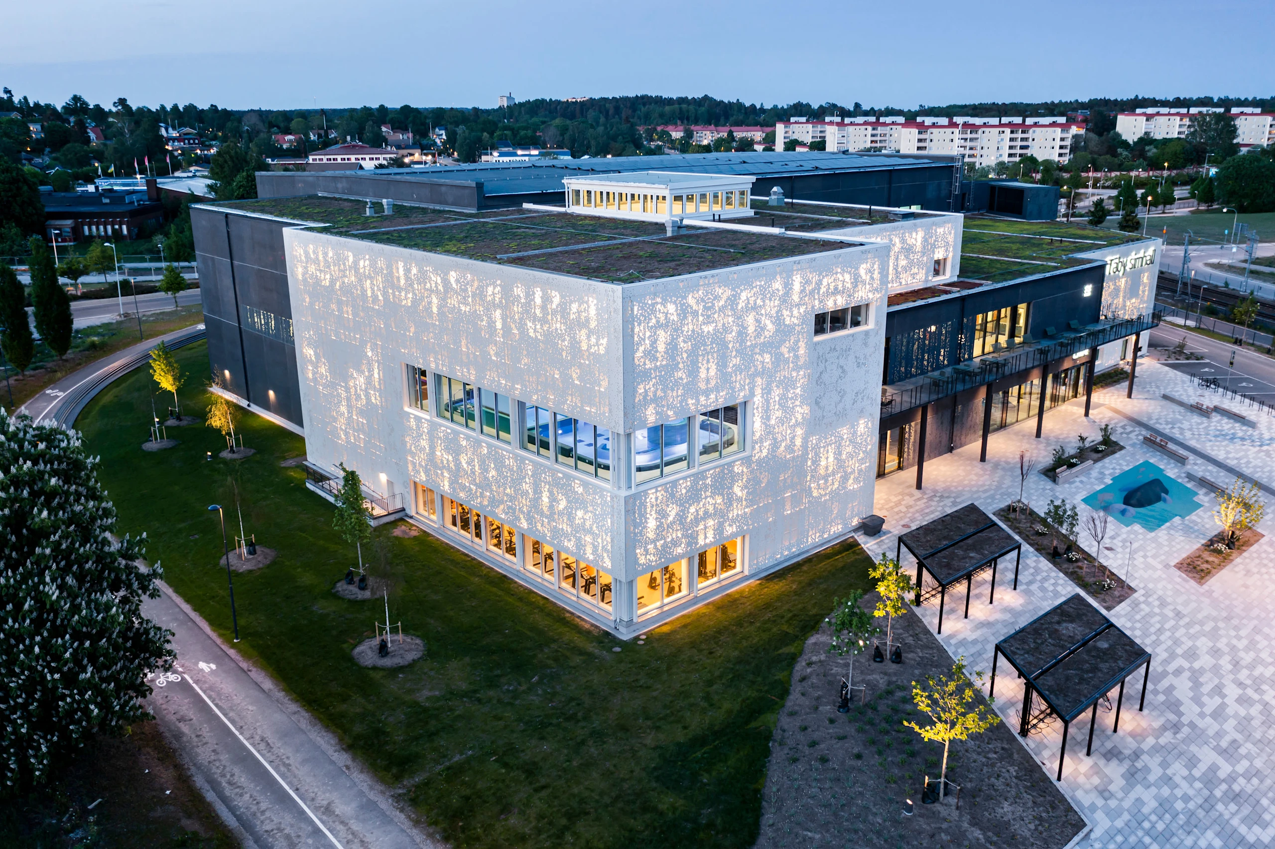 Building the Swimming Facilities of the Future – Sustainable, Robust and Energy-Efficient 