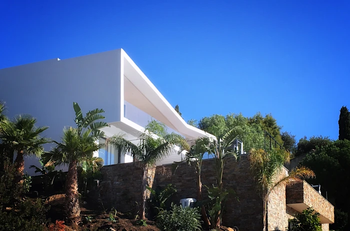 Une villa suspendue entre ciel et mer