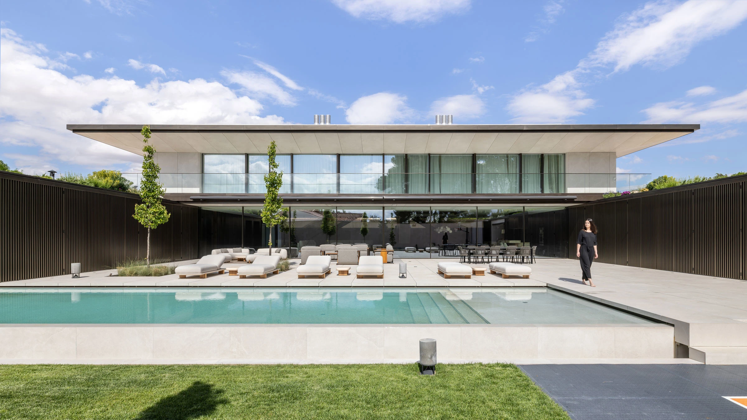 Cuando la arquitectura juega con disolver los límites entre el interior y el exterior con sistemas TECHNAL