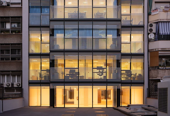 Reabilitação - Edifício de escritórios. BARCELONA