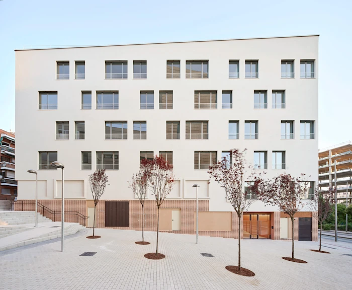 Un’architettura che si armonizza con il tessuto urbano