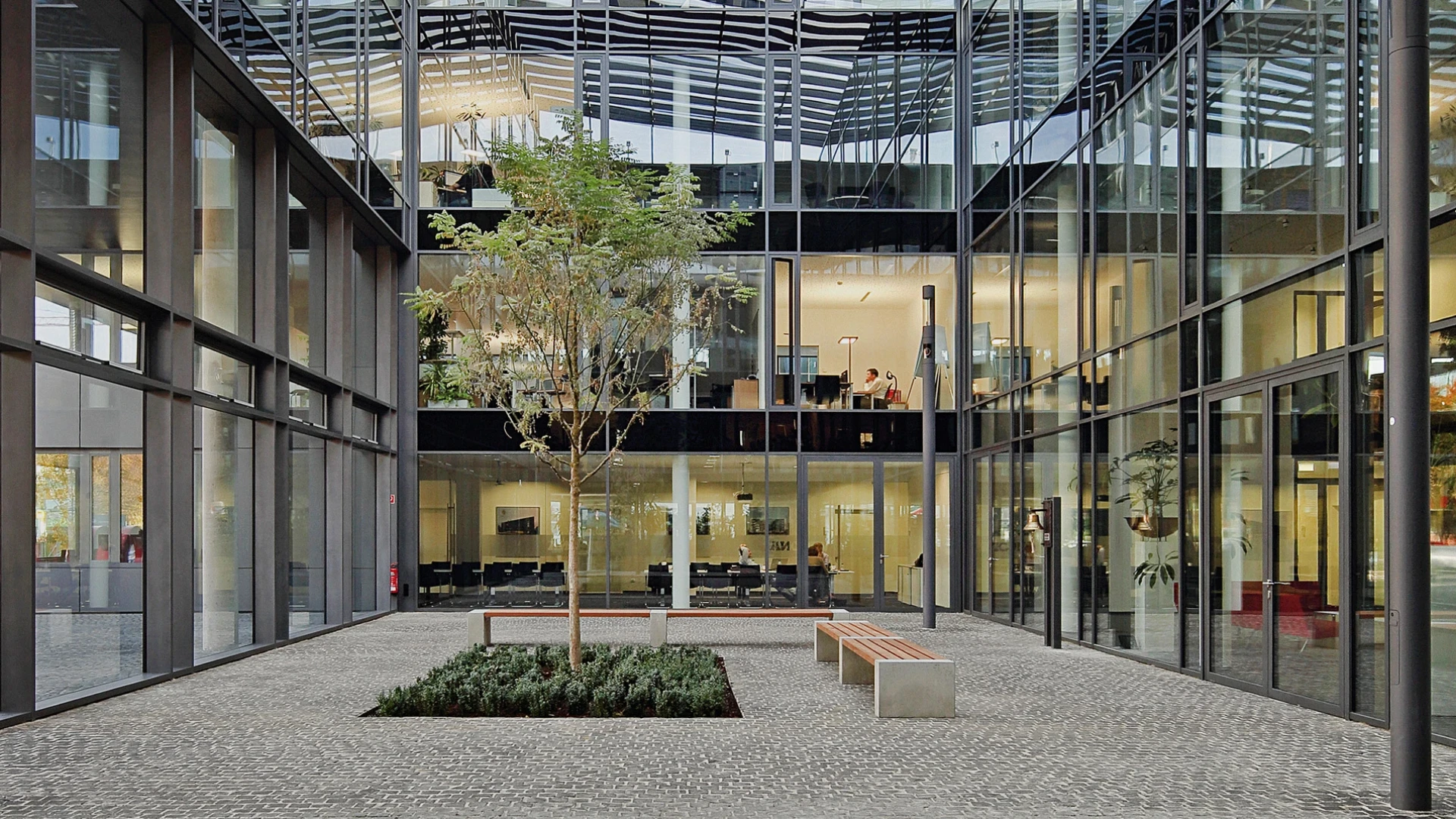 WICONA publie de nouvelles FDES avec AGC Glass Europe et Saint-Gobain Glass France pour accélérer la décarbonation du bâtiment