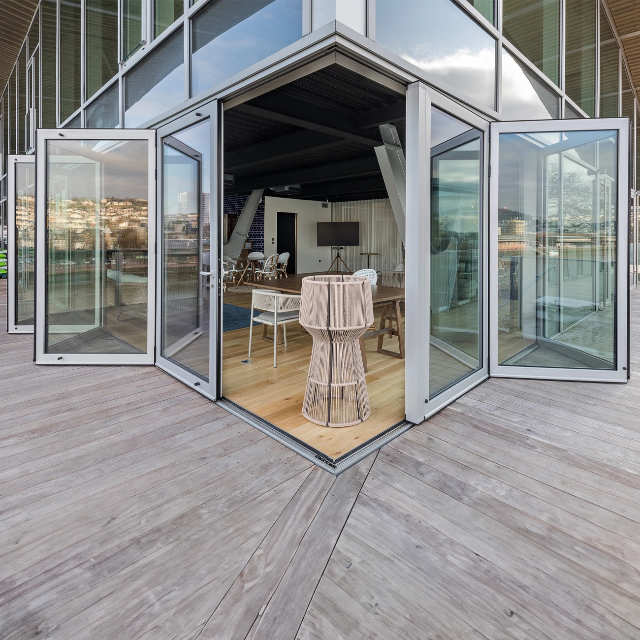 PH TECH ambial-ouverture-en-angle-2 EN