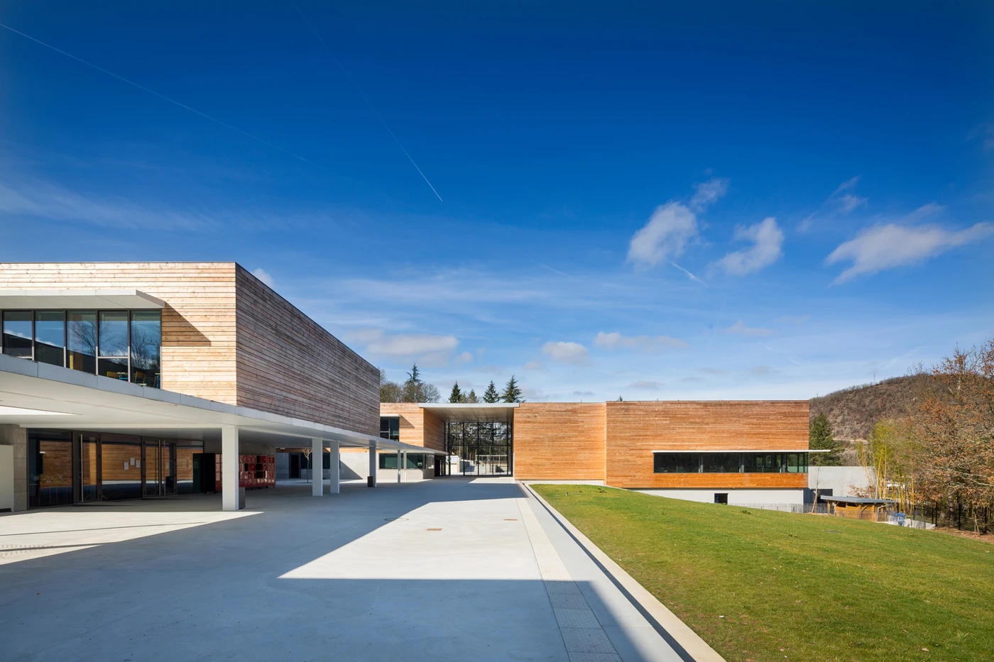 Cité scolaire l’Impernal à Luzech : une architecture publique ancrée dans la vallée du Lot
