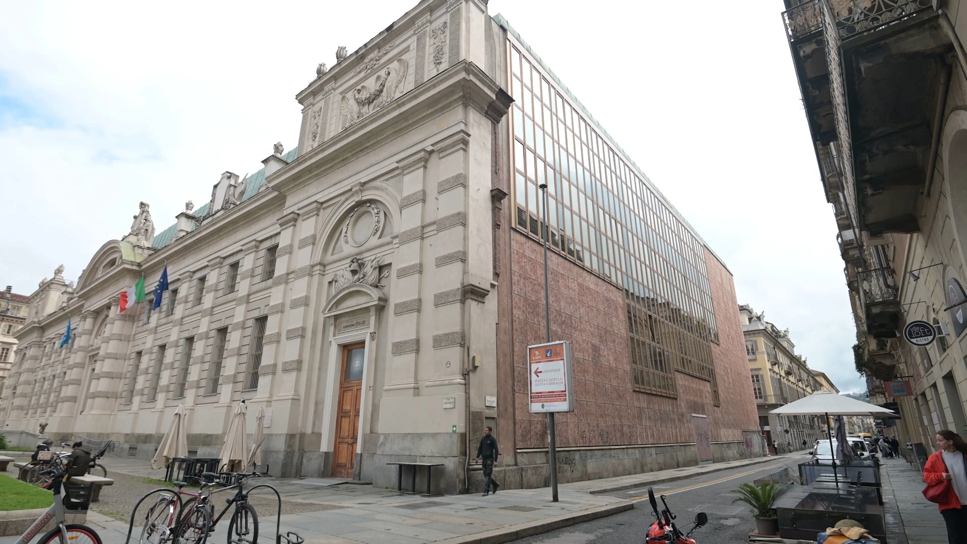 Biblioteca Nazionale di Torino: Quando l’Alluminio Racconta la Cultura