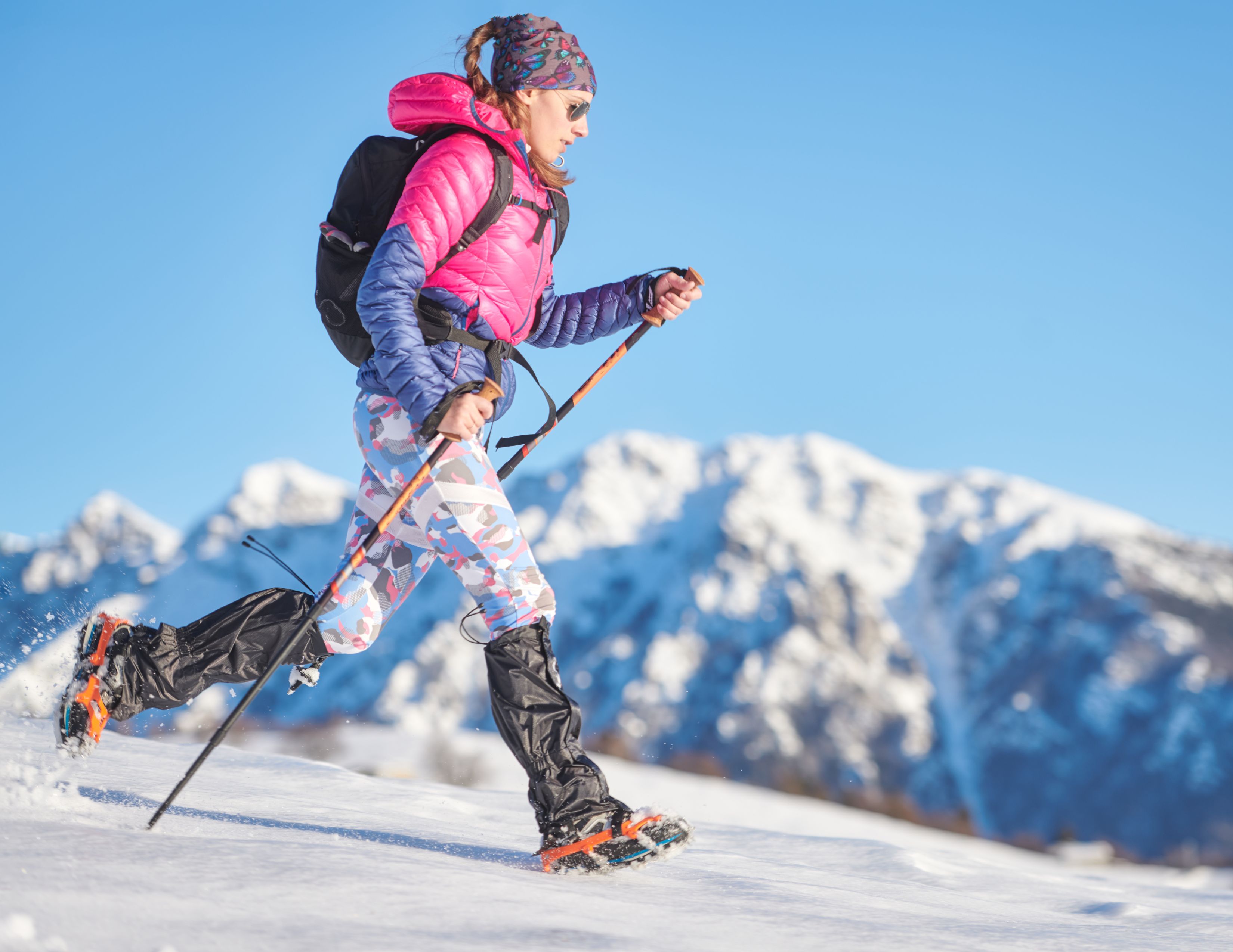 Snowshoes with traction crampons