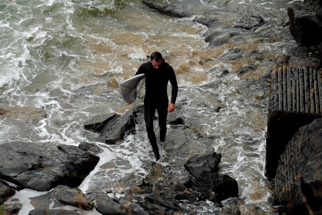 Wetsuit on the rocks | 