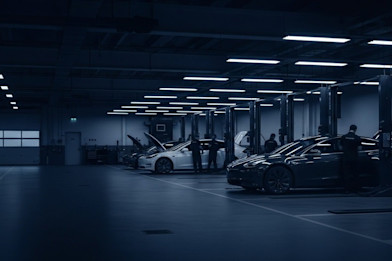 Tesla Service Dark