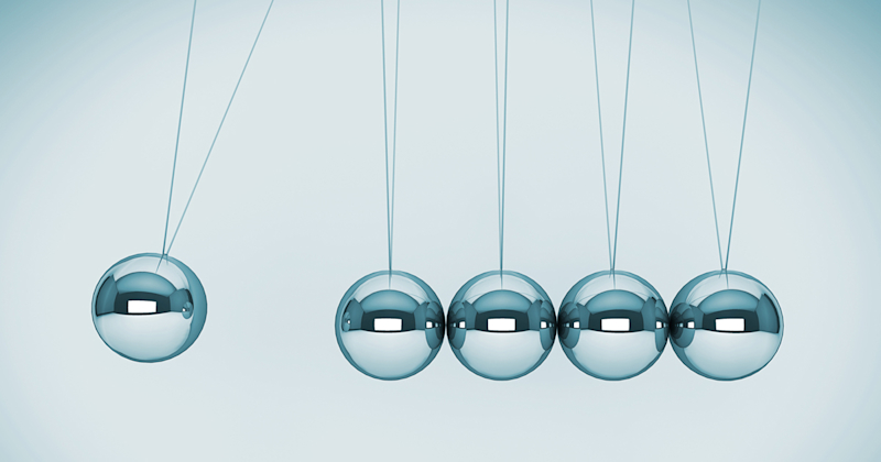 featured - pendulum balls