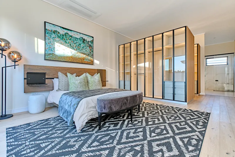 25. Penthouse Emerald