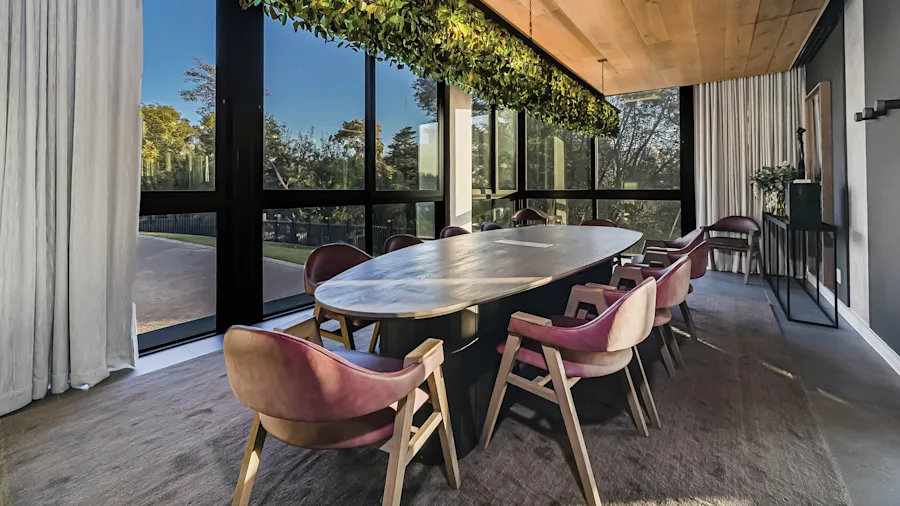 Emerald-Meeting-Room