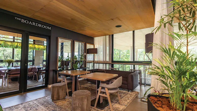 Emerald-Business-Lounge-With-Table