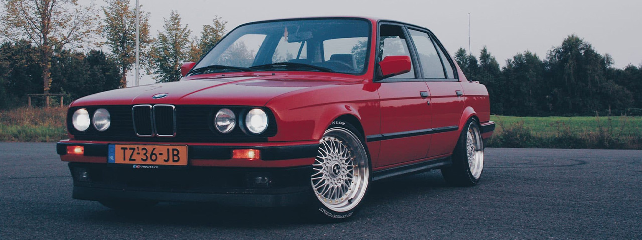bmw-Youngtimer-rood
