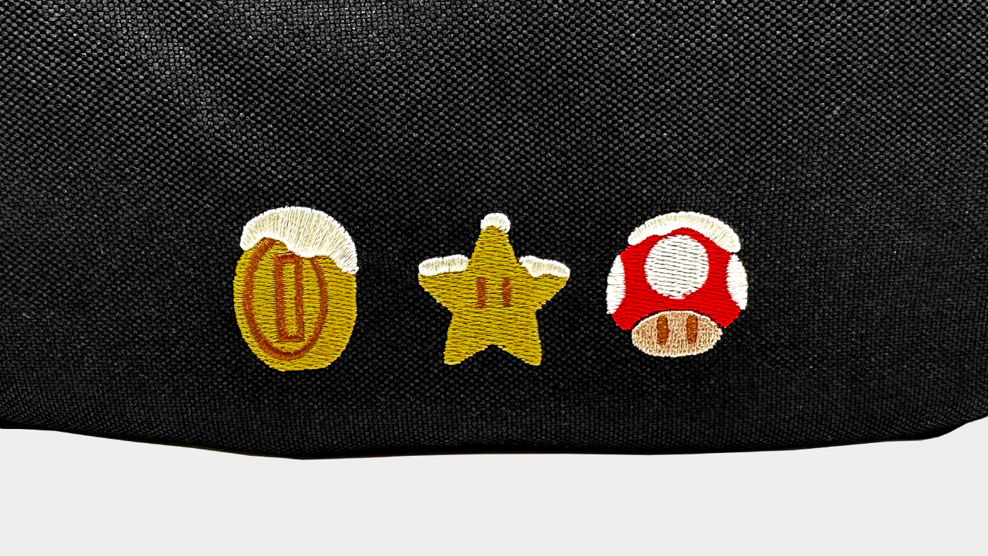 側背包背面細節特寫