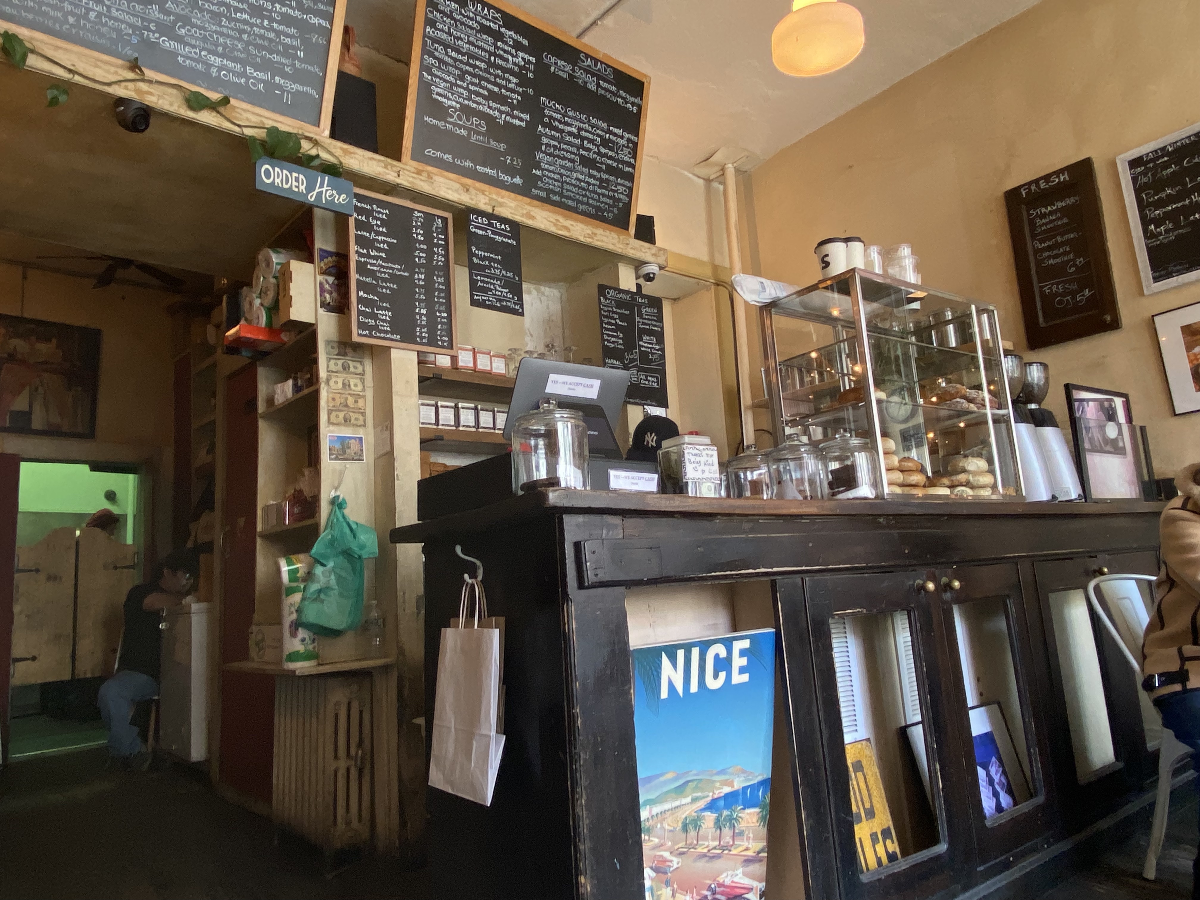 Panino Mucho Gusto - Counter Interior