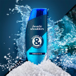 bouteille de shampooing bleue avec sels 