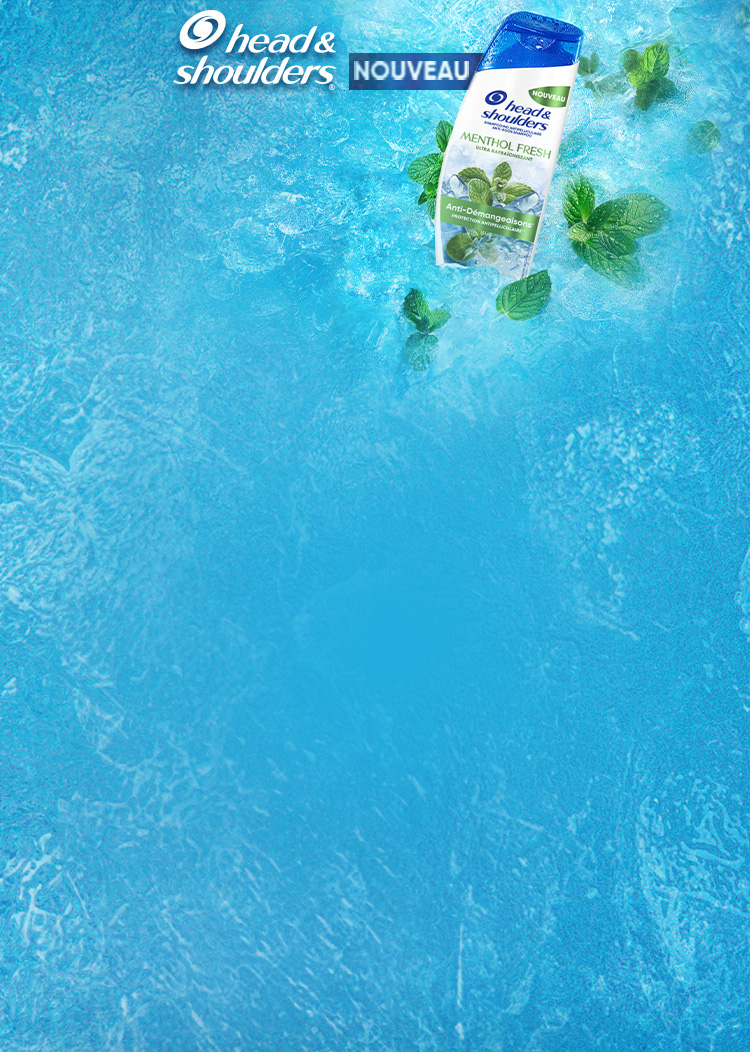 Fond bleu texturé avec un flacon de shampooing Head & Shoulders et des feuilles de menthe fraîches.