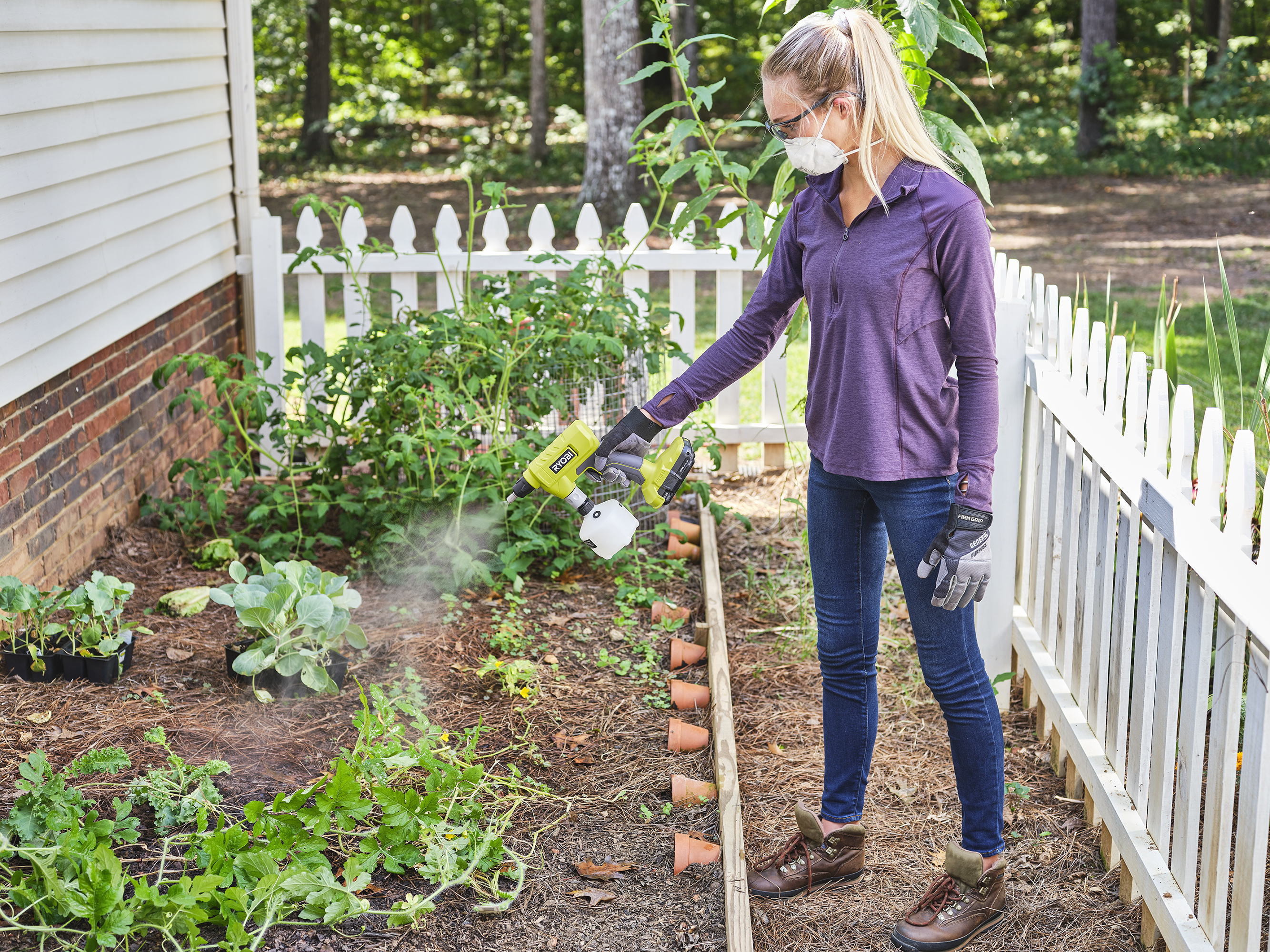 Product Features Image for 18V ONE+ COMPACT SPRAYER KIT.