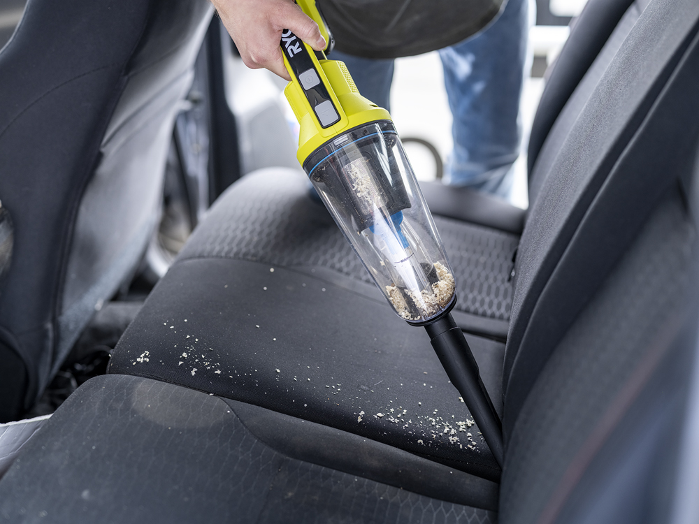 Product Features Image for 18V ONE+ WET/DRY HAND VACUUM KIT.